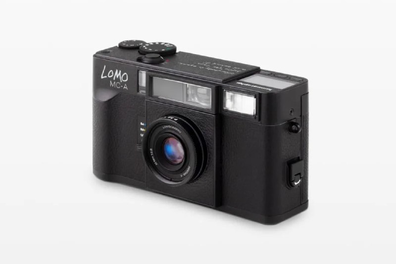Lomography 发布 Lomo MC-A相机厂商 Lomography 近日发布了新品 135 胶片相机「Lomo MC-A」，这款采用经典胶片成像的相机内置了一块自带 USB Type-C 接口的 CR2 电池，满电状态下可拍摄 10 卷 135 胶卷