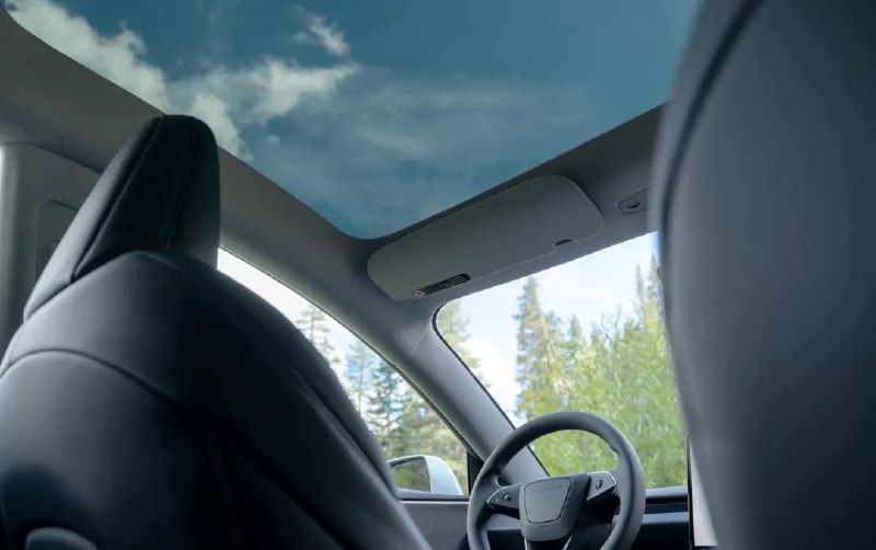 特斯拉推出标准版 Model 3/Y特斯拉昨日为其热销车型「Model Y」与「Model 3」推出了定位更入门，售价更低廉的全新「标准版」SKU