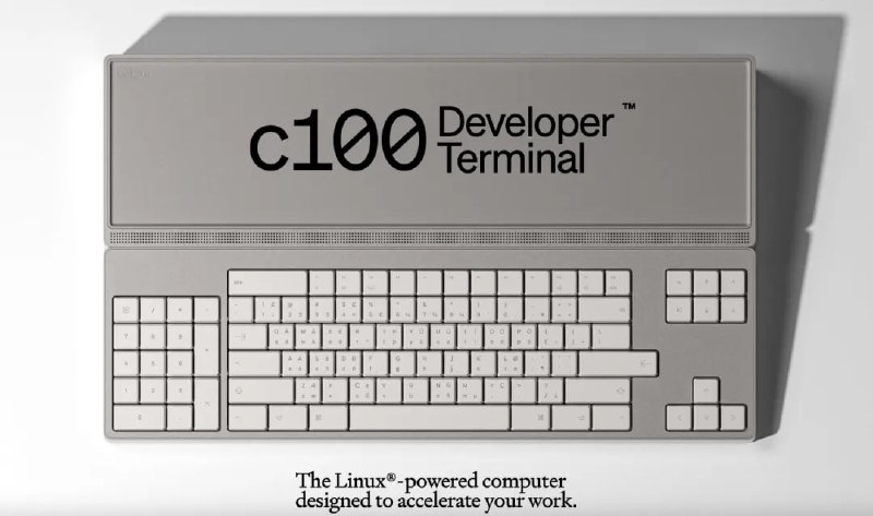 Caligra 推出 C100 复古卧式计算机来自伦敦的初创品牌 Caligra 近日推出了一款专为开发者打造的复古计算机平台「C100 Developer」，这款类似 Apple II、Commodore 64 的卧式计算机一改其他流行的复古风硬件羸弱的内在配置，产品标配了来自 AMD 的 Ryzen 9 7940HS 处理器以及 96GB DDR5 内存，并出厂预装 1TB 固态硬盘（可替换其他 M.2 硬盘）