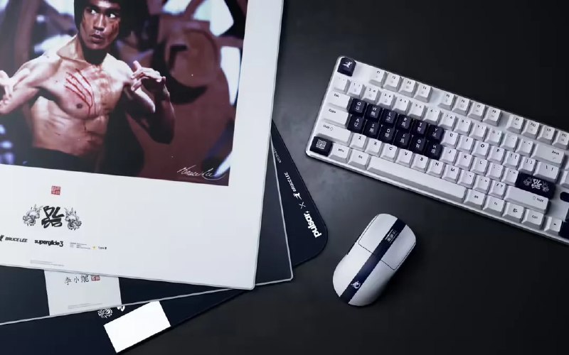 Pulsar 推出李小龙诞辰 85 周年纪念系列外设外设品牌 Pulsar 近日宣布推出一系列外设，以纪念功夫巨星李小龙先生的 85 周年诞辰