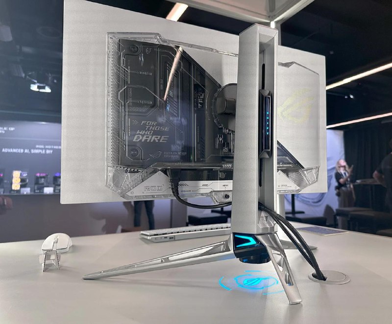 ▎华硕推出720p 分辨率下刷新率高达720Hz的电竞显示器在 2025 年科隆游戏展（Gamescom 2025）上，华硕（Asus）推出了一款可能重新定义电竞显示器标杆的产品 ——ROG Swift OLED PG27AQWP-W